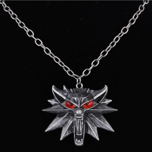 The Witcher: van bad tot muismat - White Wolf ketting accessoire LED-ogen