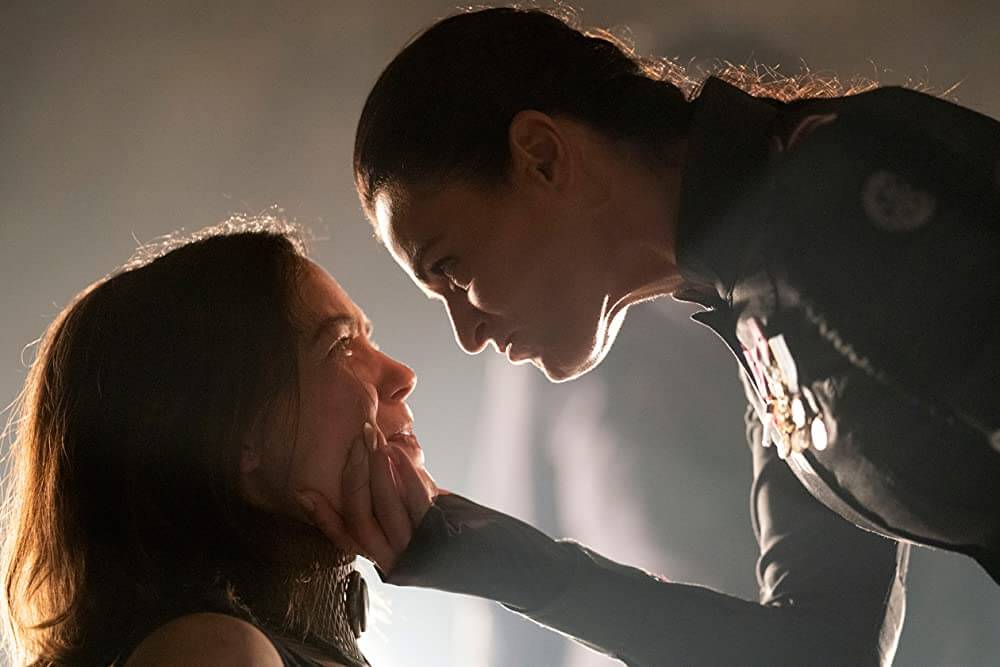 Ondervraging in Fort Salem