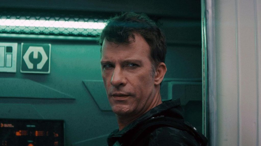 Thomas Jane als Admiral Adams-King