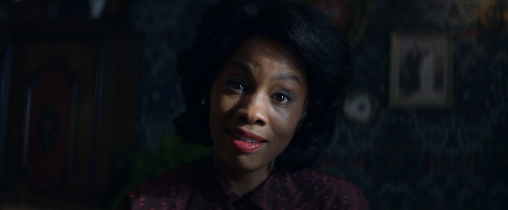 Them seizoen 1 recensie - Deborah Ayorinde als Lucky Emory