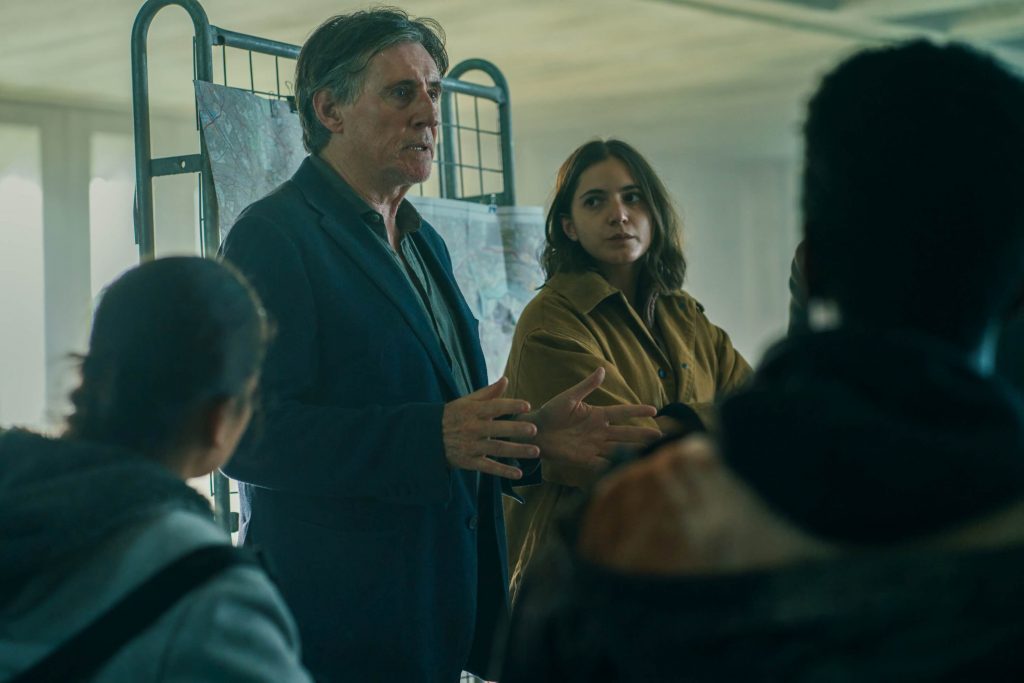 War of the Worlds Seizoen 2 recensie - Gabriel Byrne als Bill Ward