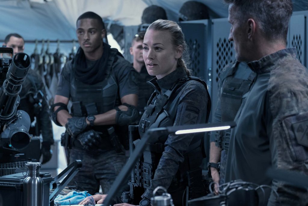 Yvonne Strahovski als kolonel Muri Forester