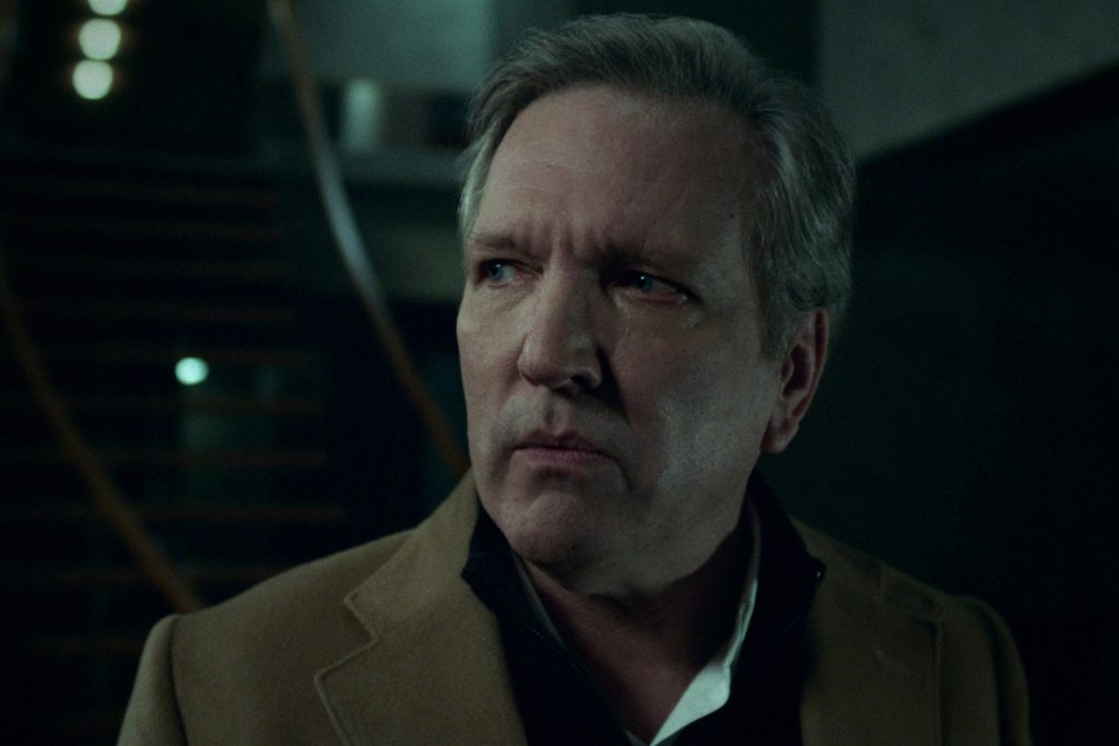 Martin Donovan als Virgil Davenport