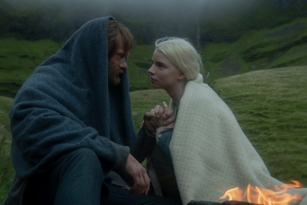 Alexander Skarsgård als Amleth en Anya Taylor-Joy als Olga of the Birch Forest