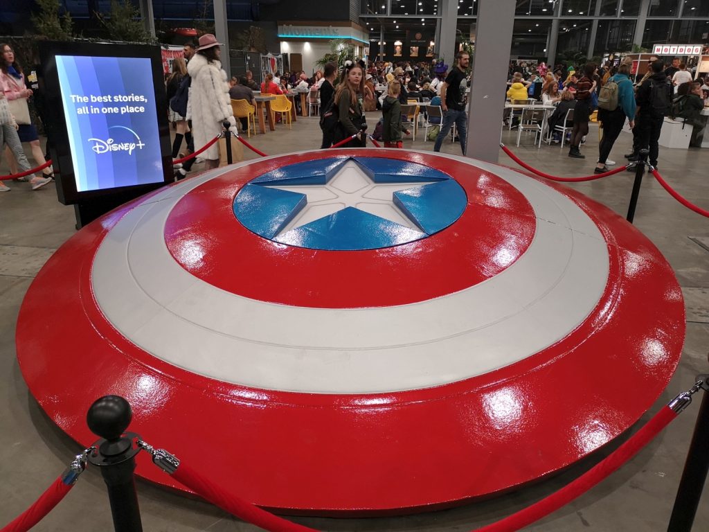 Reusachtig Captain America schild