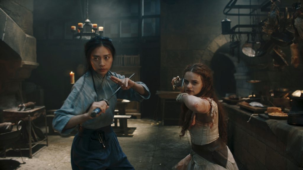 Veronica Ngo als Linh en Joey King als The Princess