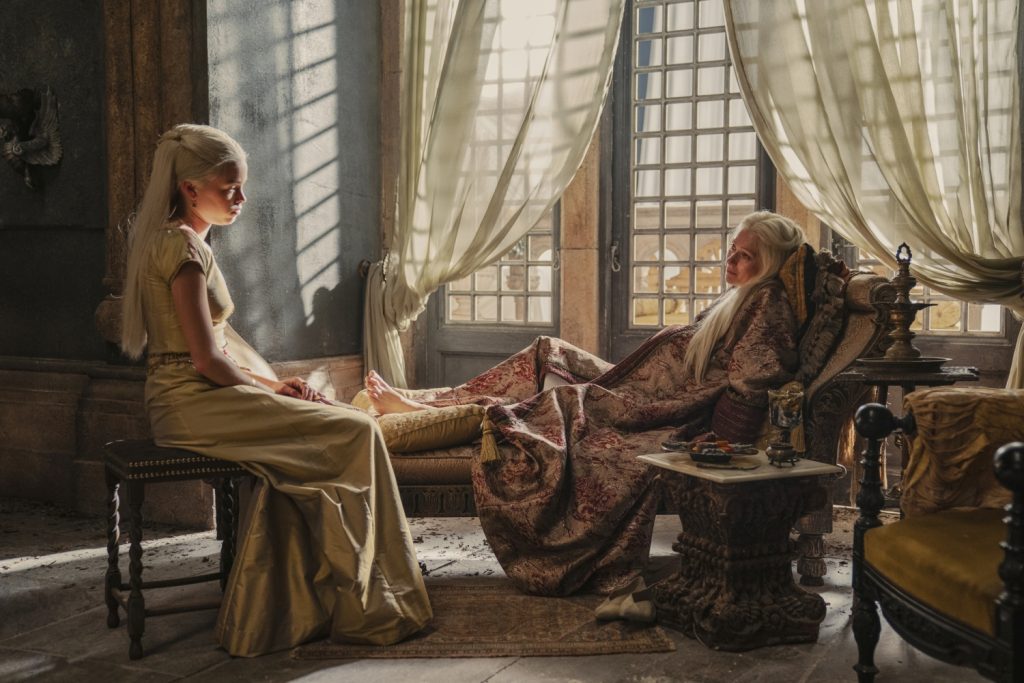 House of the Dragon recensie - Milly Alcock als Rhaenyra en Sian Brooke als Aemma Arryn