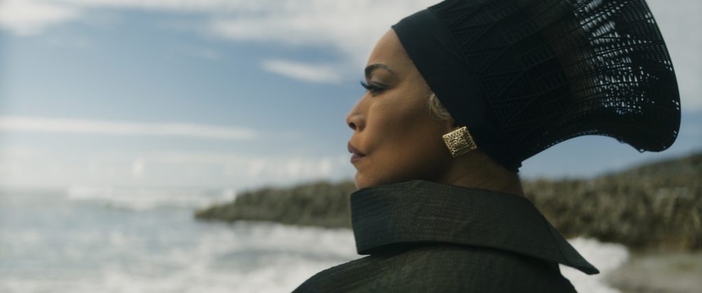 Angela Bassett als koningin Ramonda - Wakanda Forever