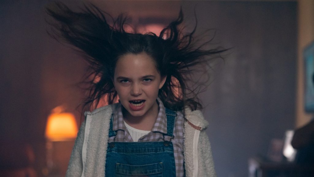 Firestarter blu-ray recensie - Ryan Kiera Armstrong als Charlie McGee