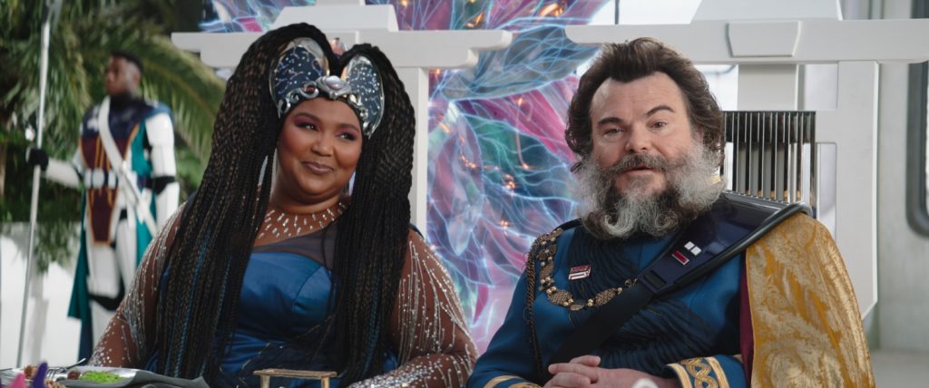 Lizzo als The Duchessen Jack Black als Captain Bombardier