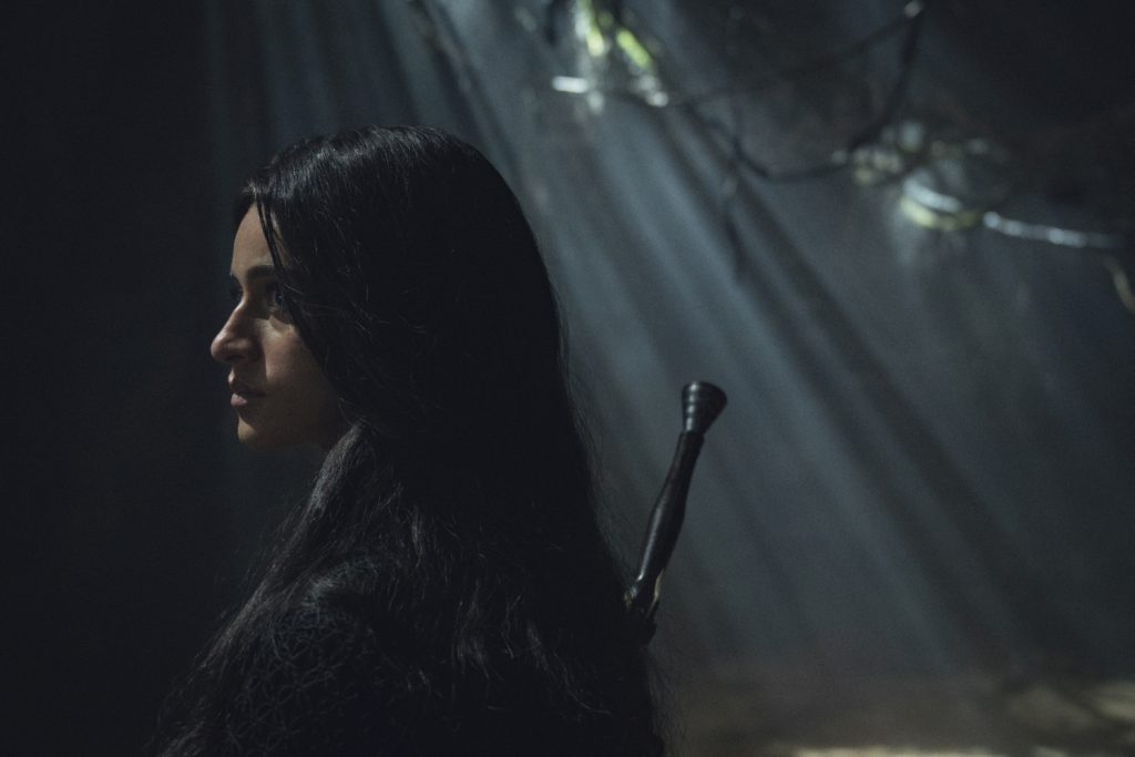 Anya Chalotra als Yennefer in The Witcher 3
