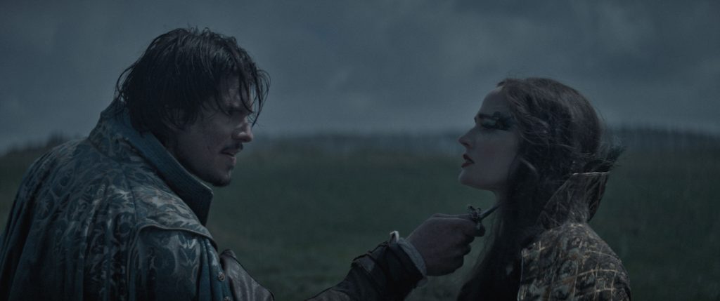 Eva Green als Milady en François Civil als Charles d'Artagnan in De Drie Musketiers