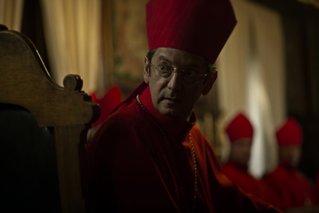 Manolo Solo als kardinaal Santoro