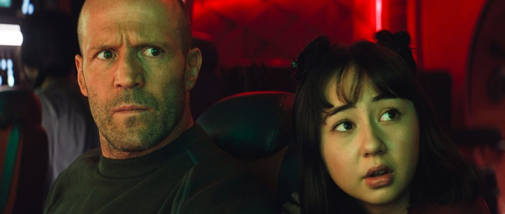 Jason Statham als Jonas Taylor en Shuya Sophia Cai als Meiying