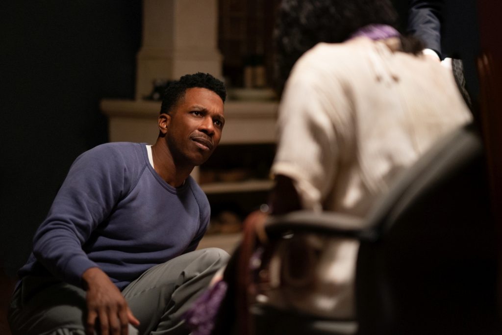 Leslie Odom Jr. als Victor Fielding