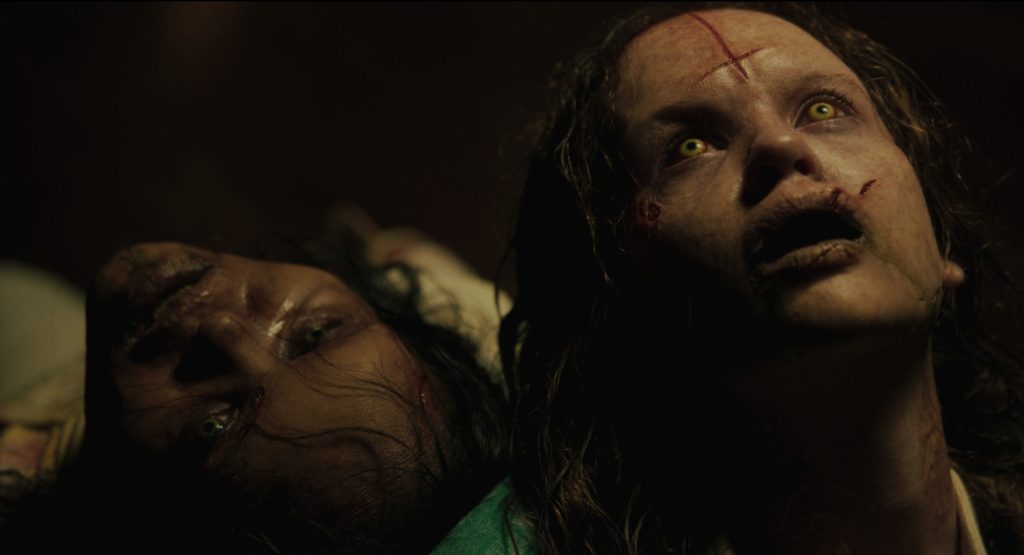 Olivia O'Neill als Katherine en Lidya Jewett Angela in The Exorcist Believer