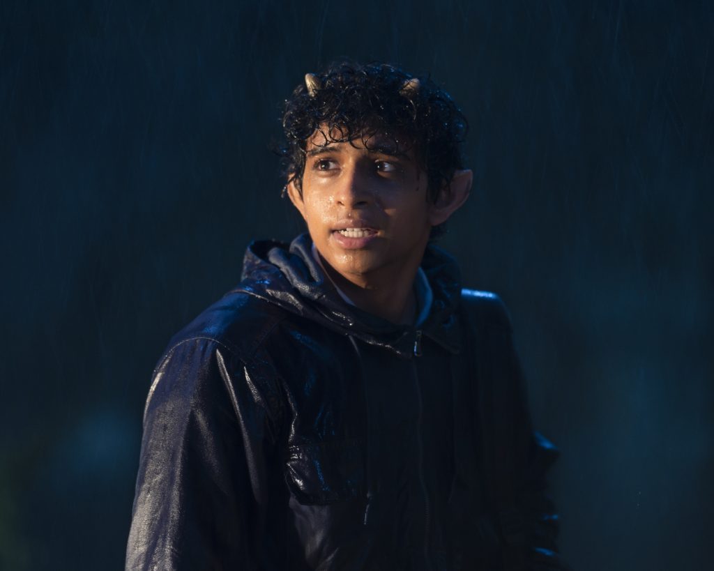 Aryan Simhadri als Grover Underwood in Percy Jackson and the Olympians