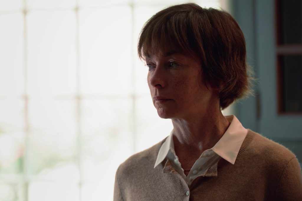 Julianne Nicholson als Janet Matthews