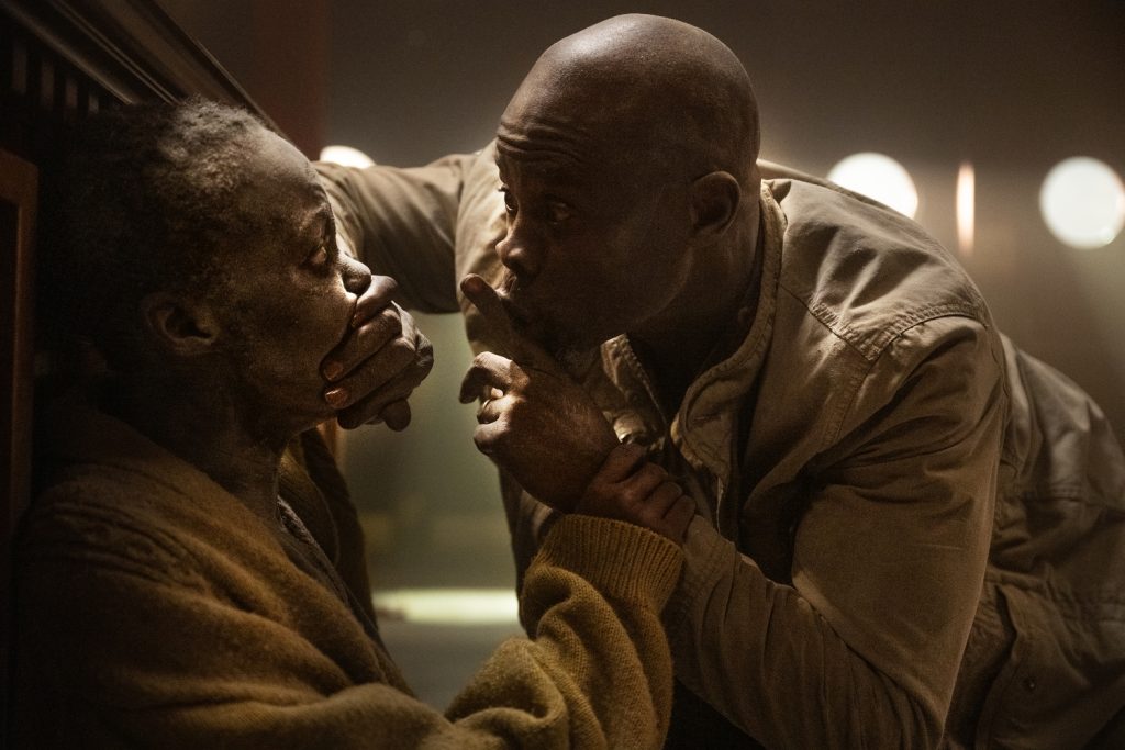 Djimon Hounsou als Henri en Lupita Nyong'o als Samira in A Quiet Place Day One