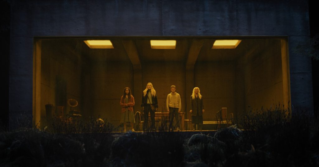 Dakota Fanning als Mina, Olwen Fouéré als Madeline, Georgina Campbell als Ciara en Oliver Finnegan als Daniel