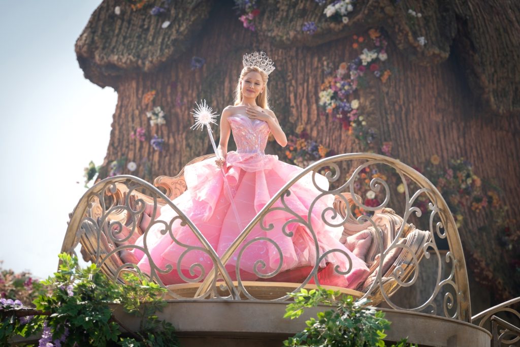 Ariana Grande als de heks Glinda
