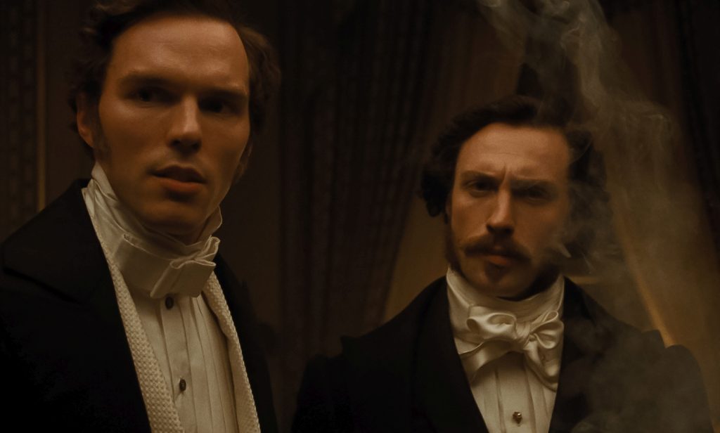 Nicholas Hoult als Thomas Hutter en Aaron Taylor-Johnson als Friedrich Harding