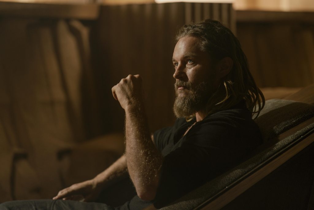 Travis Fimmel als Desmond Hart