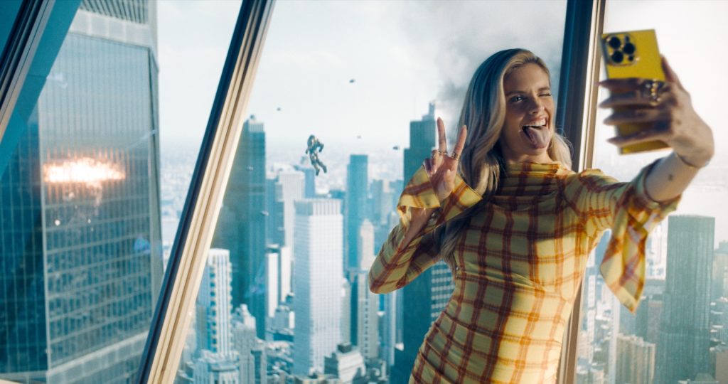 Angela Sarafyan als Lara in Superman