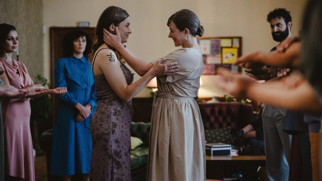 Sophie Stone als Mia